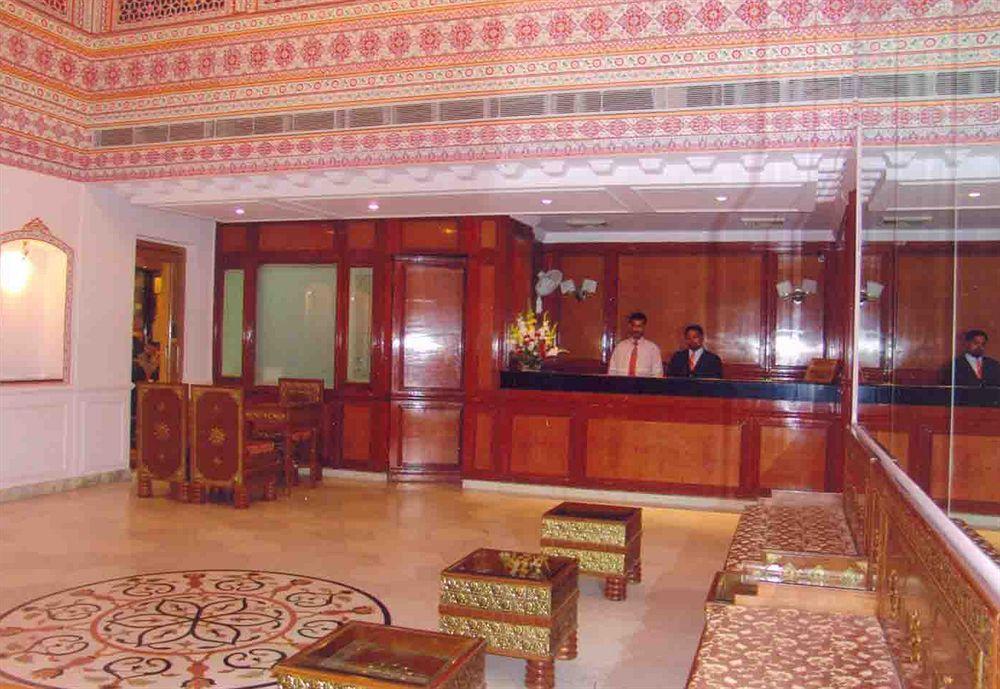 Hotel Grand Sartaj Нью-Дели Экстерьер фото