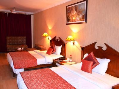 Hotel Grand Sartaj Нью-Дели Экстерьер фото