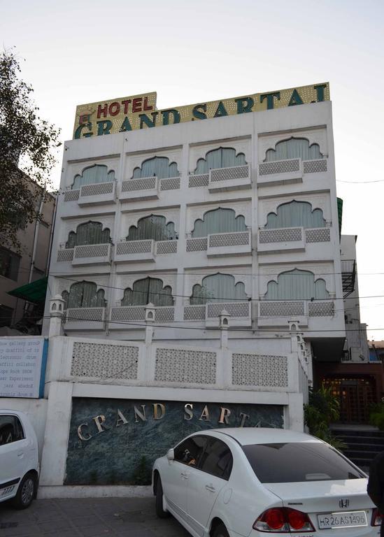 Hotel Grand Sartaj Нью-Дели Экстерьер фото