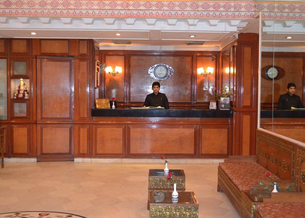 Hotel Grand Sartaj Нью-Дели Экстерьер фото
